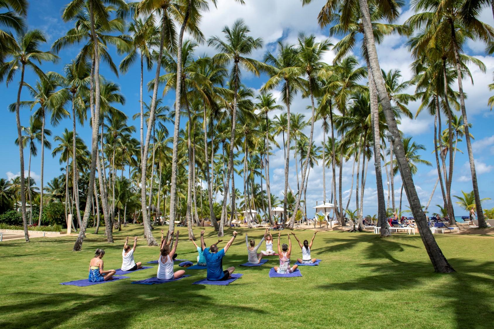비바 윈덤 V 사마나 - 올 인클루시브, 성인 전용 라스테레나스 외부 사진 Yoga at the Hard Rock Hotel & Casino Punta Cana