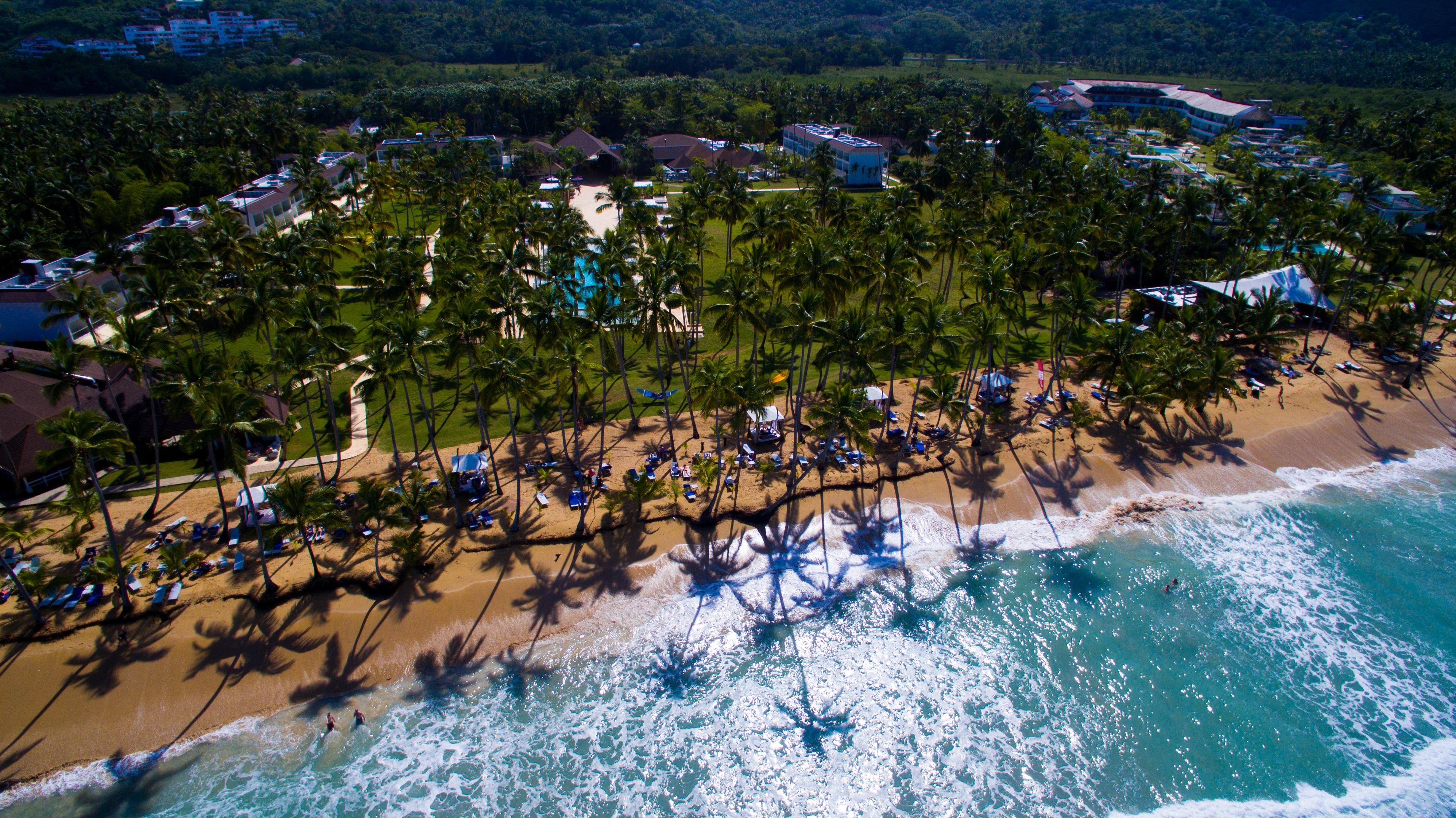 비바 윈덤 V 사마나 - 올 인클루시브, 성인 전용 라스테레나스 외부 사진 Aerial view of the beach