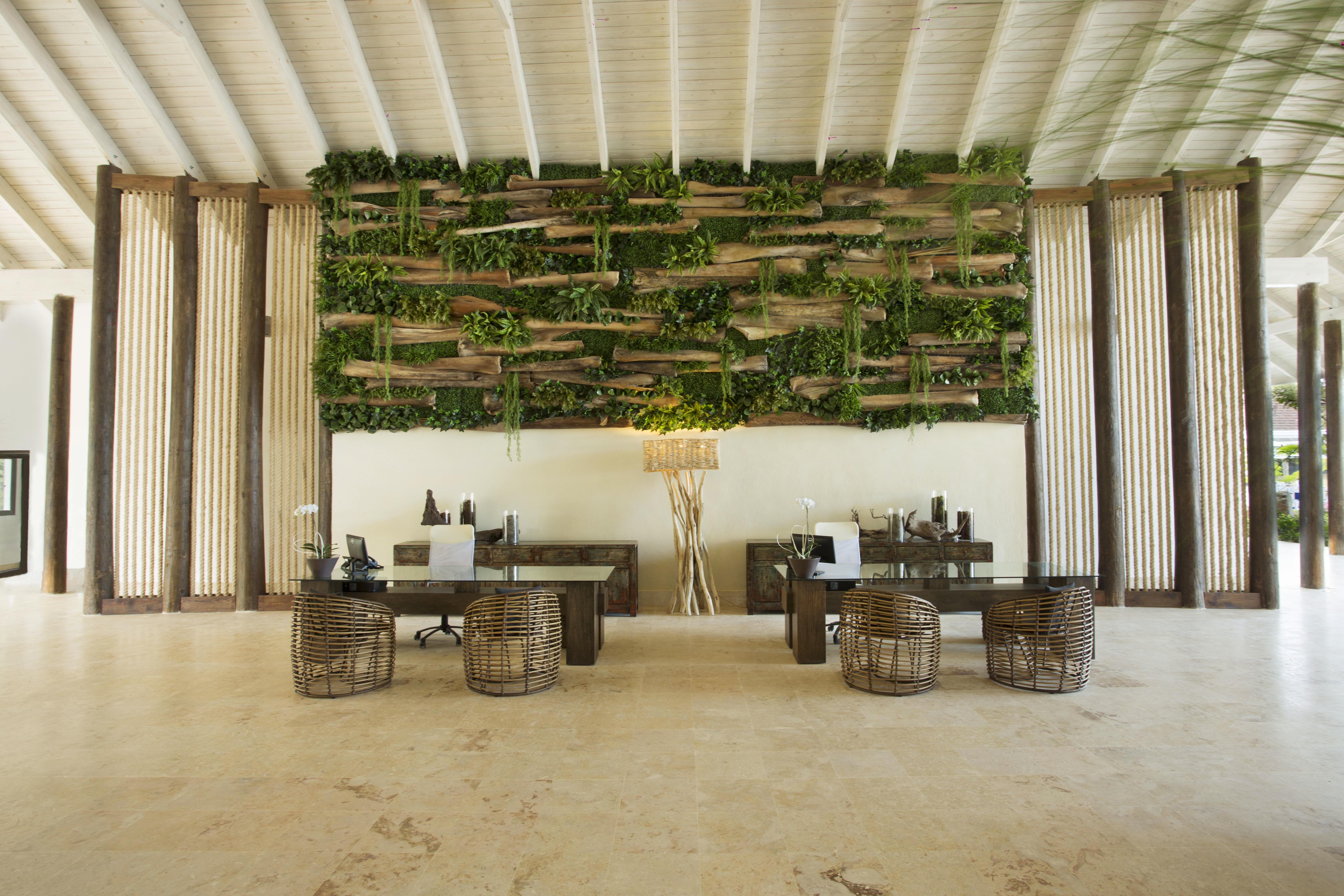 비바 윈덤 V 사마나 - 올 인클루시브, 성인 전용 라스테레나스 외부 사진 Living wall at the front desk of the hotel