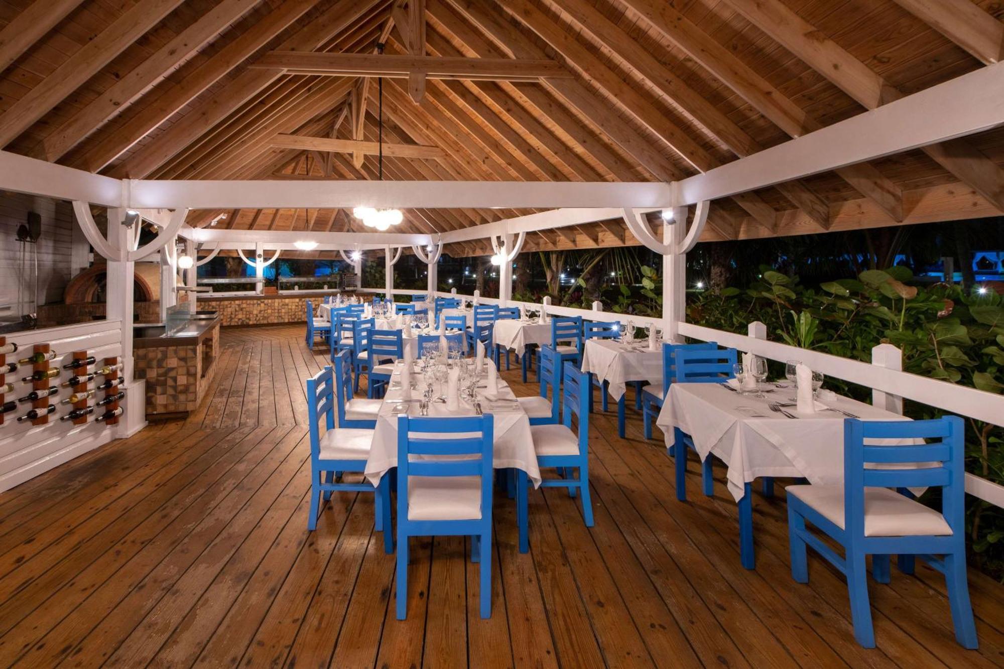 비바 윈덤 V 사마나 - 올 인클루시브, 성인 전용 라스테레나스 외부 사진 Restaurant at the Hotel