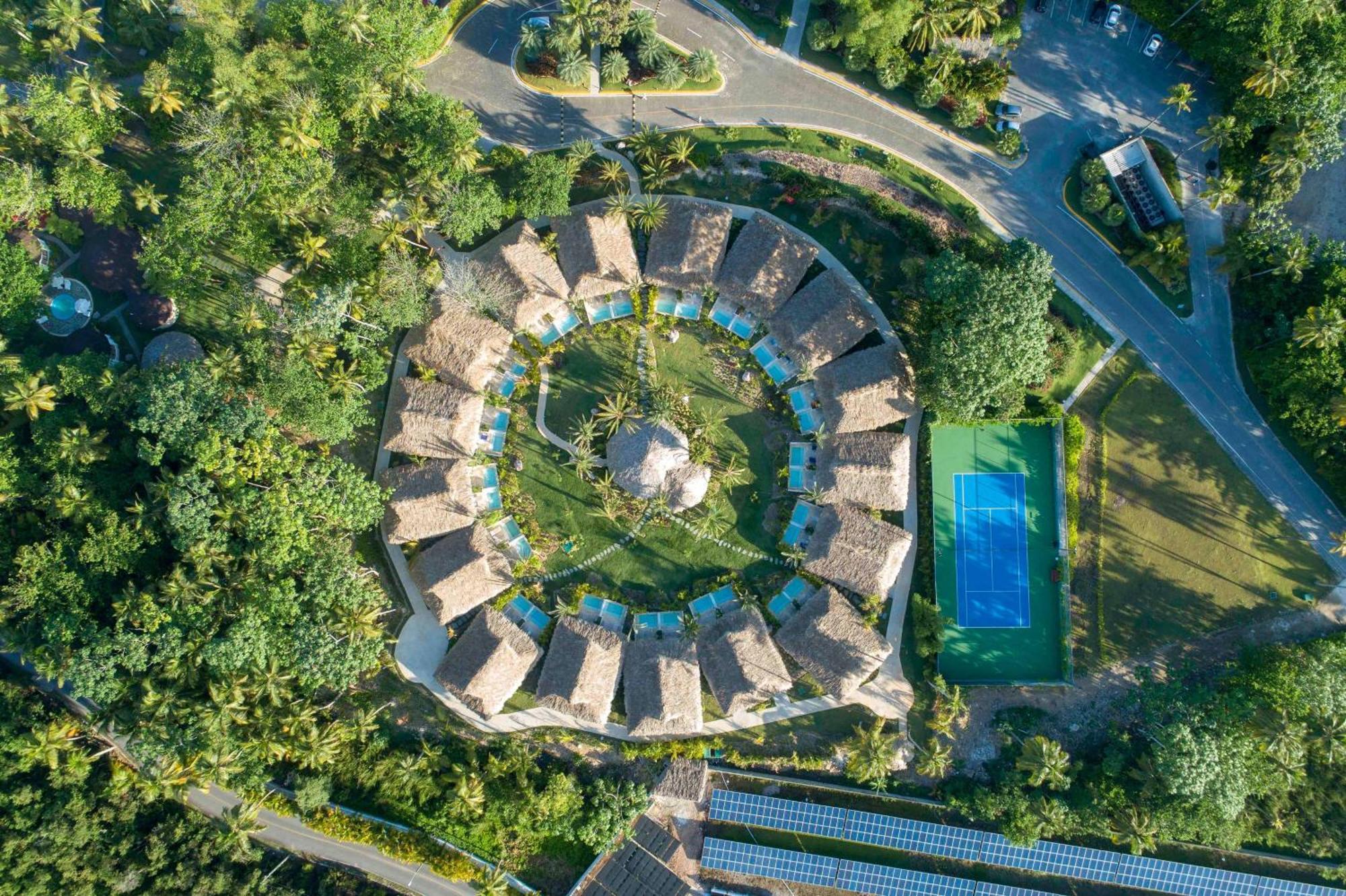 비바 윈덤 V 사마나 - 올 인클루시브, 성인 전용 라스테레나스 외부 사진 Aerial view of the resort